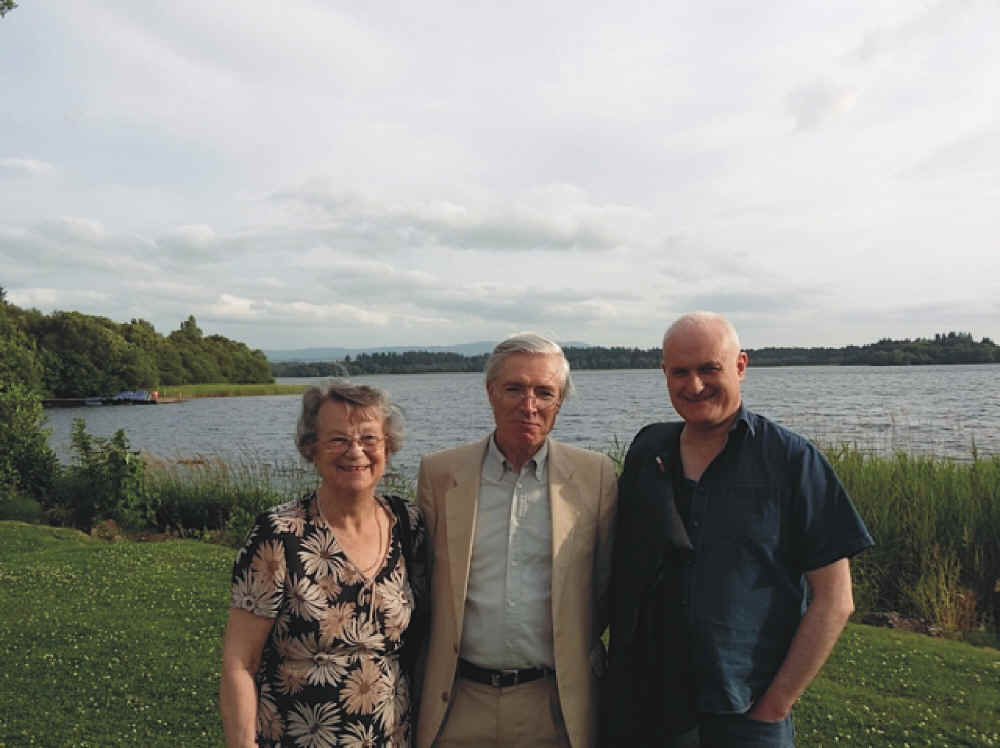 scott_and_us_at_lake.jpg (1996565 bytes)